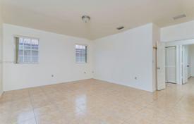 3-zimmer haus in der stadt 193 m² in Miami, Vereinigte Staaten. $575 000