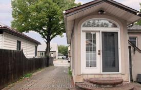 8-zimmer haus in der stadt in Etobicoke, Kanada. C$1 487 000
