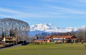 35-zimmer villa 2100 m² in Novara, Italien. Price on request