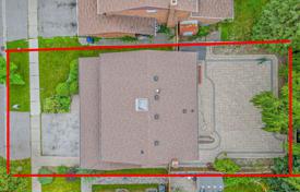 12-zimmer haus in der stadt in Scarborough, Kanada. C$2 426 000