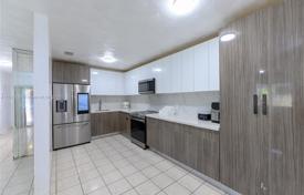 4-zimmer haus in der stadt 264 m² in Miami, Vereinigte Staaten. $650 000