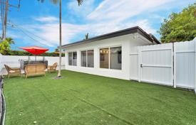 4-zimmer haus in der stadt 279 m² in Miami, Vereinigte Staaten. $1 650 000
