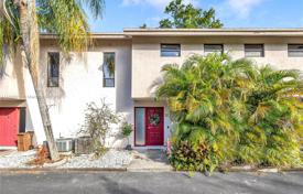 Haus in der Stadt – Deerfield Beach, Broward, Florida,  Vereinigte Staaten. $359 000