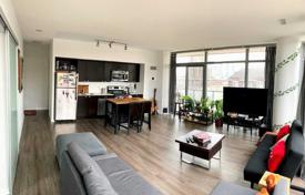 2-zimmer wohnung in The Queensway, Kanada. C$1 044 000