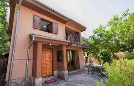 Haus in der Stadt – Dobrota, Kotor, Montenegro. 650 000 €