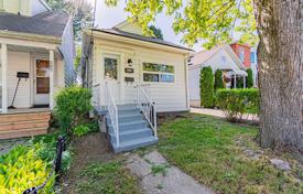 2-zimmer haus in der stadt in East York, Kanada. C$1 079 000