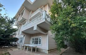 5-zimmer villa 300 m² in Üsküdar, Türkei. $585 000