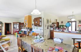 4-zimmer villa 390 m² in Campiglia Marittima, Italien. 790 000 €