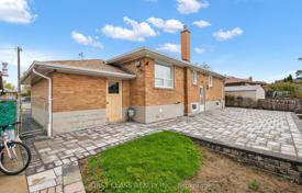 9-zimmer haus in der stadt in Scarborough, Kanada. C$1 763 000