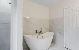 8-zimmer haus in der stadt in Scarborough, Kanada. C$1 669 000