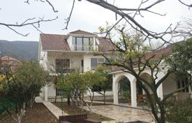 7-zimmer einfamilienhaus 630 m² in Tivat city, Montenegro. 850 000 €