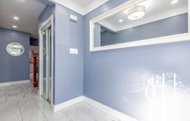 12-zimmer haus in der stadt in Scarborough, Kanada. C$1 944 000