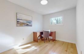 9-zimmer stadthaus in North York, Kanada. C$1 535 000