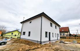 Haus in der Stadt – Středočeský kraj, Tschechien. 360 000 €