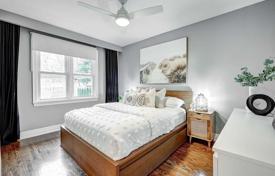 9-zimmer haus in der stadt in Etobicoke, Kanada. C$1 741 000