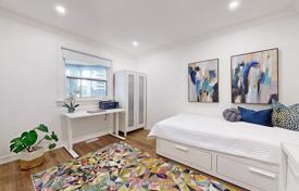 7-zimmer haus in der stadt in Scarborough, Kanada. C$1 128 000