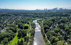 8-zimmer haus in der stadt in Etobicoke, Kanada. C$2 535 000