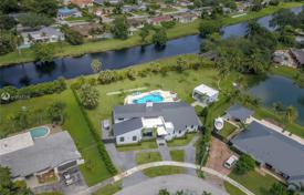 Villa – Miami, Florida, Vereinigte Staaten. 1 403 000 €