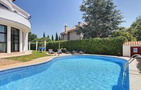 Schöne geräumige Villa mit Pool und Meerblick. 1 275 000 €