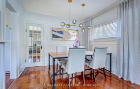 10-zimmer haus in der stadt in Etobicoke, Kanada. C$2 388 000