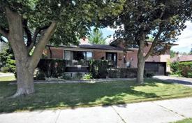 3-zimmer haus in der stadt in Etobicoke, Kanada. C$1 091 000