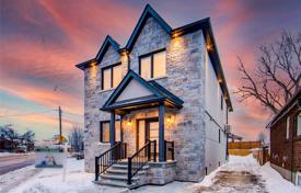 Haus in der Stadt – East York, Toronto, Ontario,  Kanada. C$2 048 000