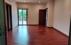 4-zimmer einfamilienhaus in Huai Khwang, Thailand. $4 600  pro Woche