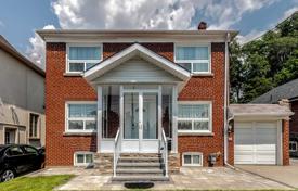 Haus in der Stadt – East York, Toronto, Ontario,  Kanada. C$1 260 000