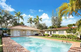 Villa – South Miami, Florida, Vereinigte Staaten. 1 079 000 €