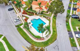 Haus in der Stadt – Pembroke Pines, Broward, Florida,  Vereinigte Staaten. $539 000
