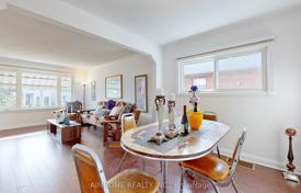 12-zimmer haus in der stadt in Scarborough, Kanada. C$1 162 000