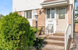 8-zimmer haus in der stadt in Etobicoke, Kanada. C$1 181 000