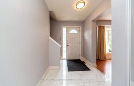 7-zimmer haus in der stadt in Scarborough, Kanada. C$1 291 000