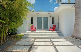 6-zimmer einfamilienhaus 227 m² in Miami Beach, Vereinigte Staaten. $1 675 000