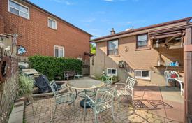10-zimmer haus in der stadt in Scarborough, Kanada. C$1 296 000