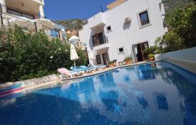 Geräumige Villa mit beeindruckendem Meerblick in Kalkan Antalya. $701 000