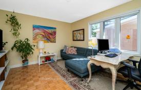 10-zimmer haus in der stadt in North York, Kanada. C$2 569 000