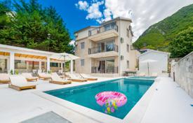 7-zimmer villa 240 m² in Stoliv, Montenegro. 750 000 €