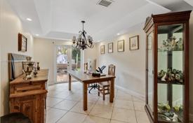 5-zimmer haus in der stadt 274 m² in Miami, Vereinigte Staaten. $849 000