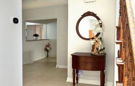 9-zimmer haus in der stadt in Etobicoke, Kanada. C$1 816 000