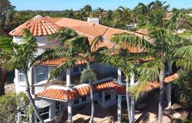 6-zimmer wohnung 579 m² in Coral Gables, Vereinigte Staaten. $3 750  pro Woche