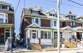 Stadthaus – Bathurst Street, Toronto, Ontario,  Kanada. C$1 923 000