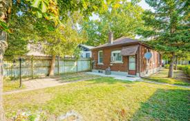 4-zimmer haus in der stadt in Scarborough, Kanada. C$1 027 000