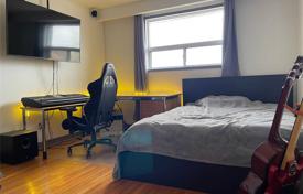9-zimmer stadthaus in North York, Kanada. C$1 180 000