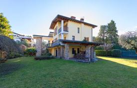 Villa – Desenzano del Garda, Lombardei, Italien. 1 190 000 €