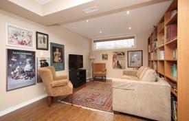 6-zimmer haus in der stadt in Etobicoke, Kanada. C$2 222 000