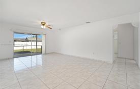 Haus in der Stadt – Pembroke Pines, Broward, Florida,  Vereinigte Staaten. $525 000
