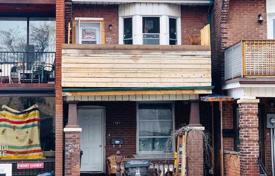 Stadthaus – Dundas Street West, Toronto, Ontario,  Kanada. C$1 940 000