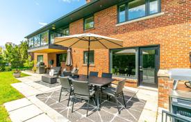 11-zimmer haus in der stadt in North York, Kanada. C$2 470 000