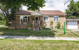 5-zimmer haus in der stadt in Etobicoke, Kanada. C$1 122 000